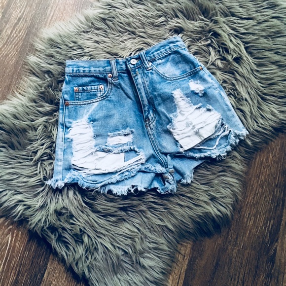 Levi's Pants - 🌙 VINTAGE DISTRESSED HIGH RISE SHORTS 🌙